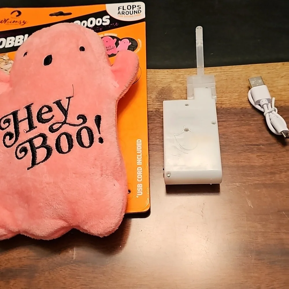 Pink Hey Boo Plush Powered Cat Toy Two Wiggle Modes Flops Around Rechargeable